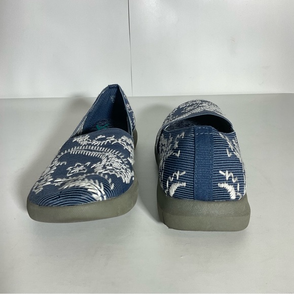 Yuu Blue & White Floral Embroidered Slip-On Elastic Padded Footbed Shoe Size 6.5 - Picture 13 of 16